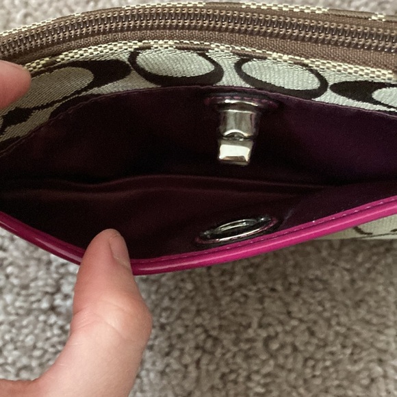 Coach Classic Pattern with Pink Accent Wristlet - Picture 4 of 8